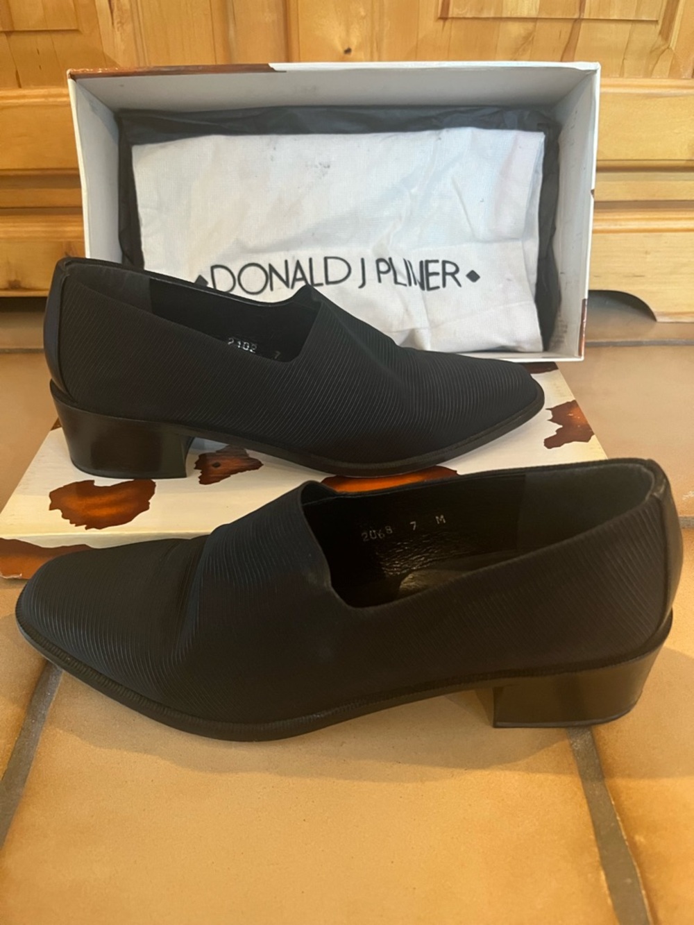 Donald J. Pliner Black Emporium Slip-On Low Heel Loafers Sz 7 made in Spain 🇪🇸